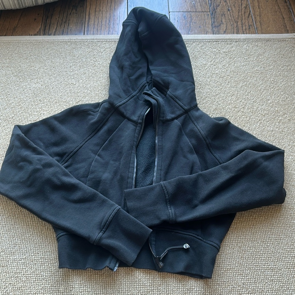 Lululemon Cropped Black Scuba Hoodie. Size 0